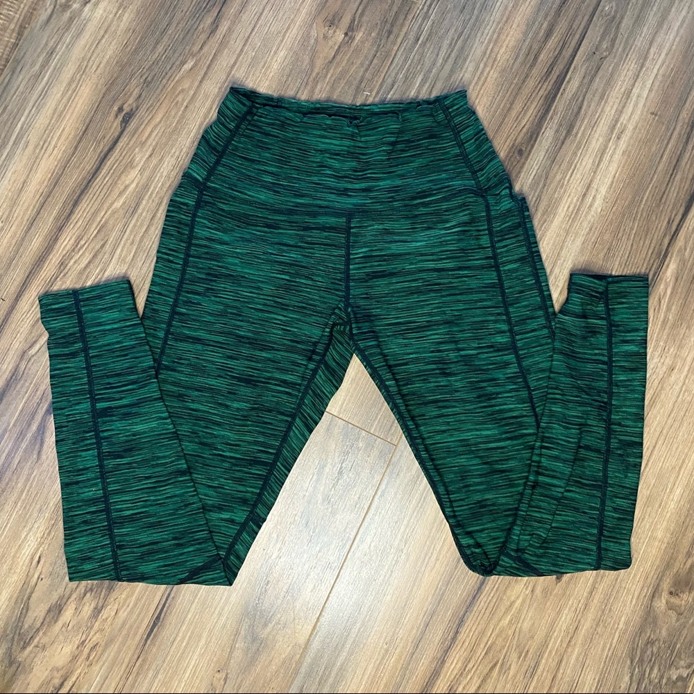 💚green athletic leggings with pockets on both sides!!!💚